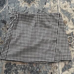 SO Black and White Houndstooth Mini Skirt/Scort Girls 14/16